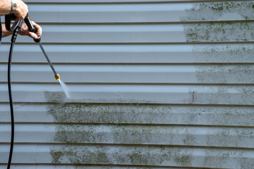 Cleaning mold from a viniy wall